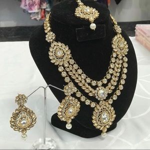 Necklace set with earrings